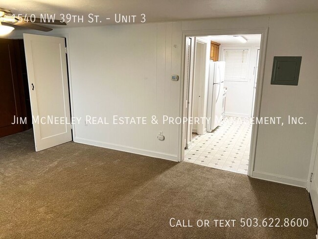 Building Photo - Well Maintained Upper Unit With Ocean View!