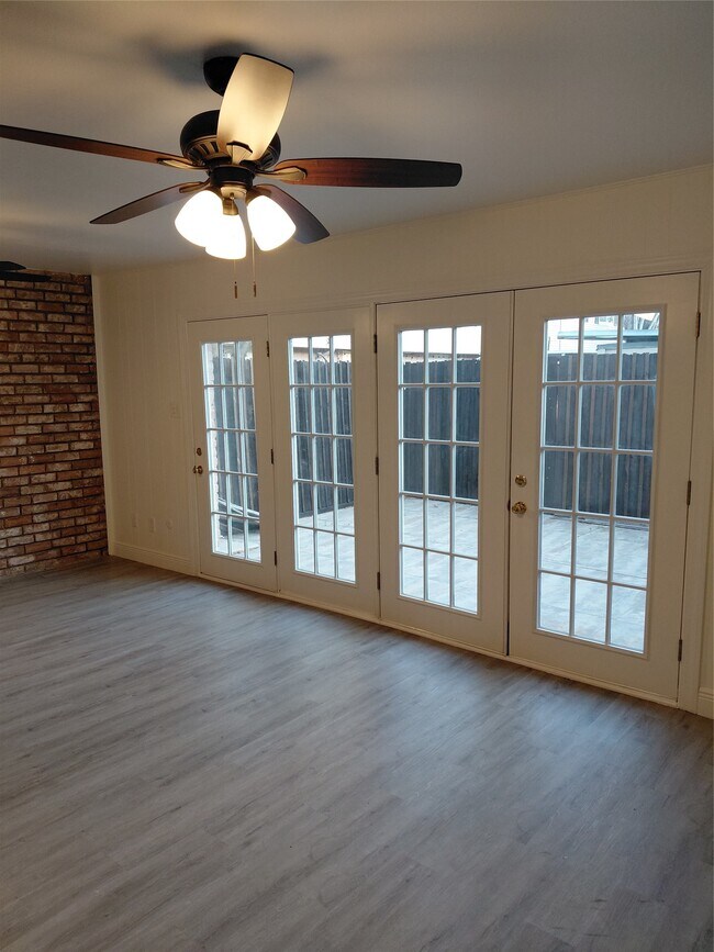 Building Photo - 13150 Trail Hollow Dr