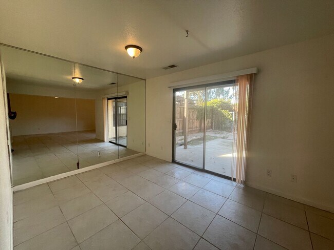 Building Photo - 581 Ledwith Ct