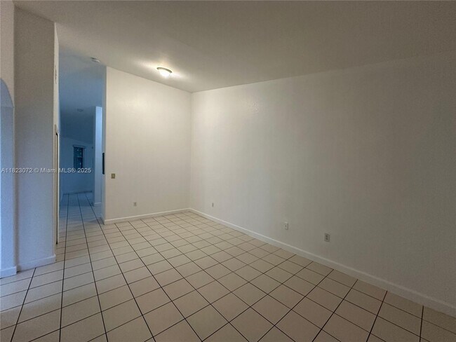 Building Photo - 1661 SE 29th Ct