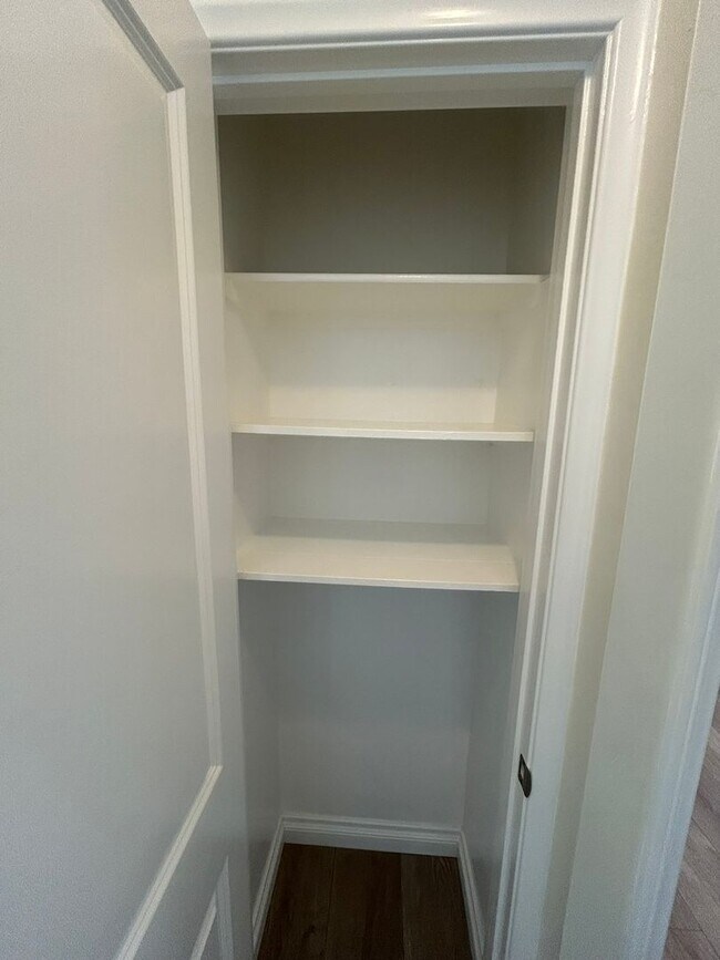 Building Photo - Stylish Remodel Near Beach & Downtown