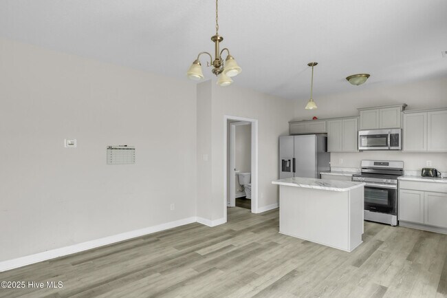 Building Photo - 1115 Carteret Mnr Dr