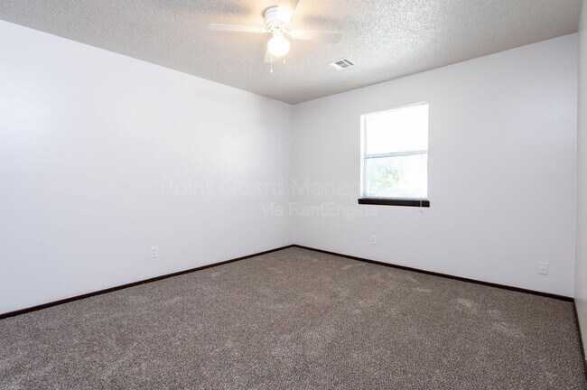 Building Photo - 1826 S Laura St