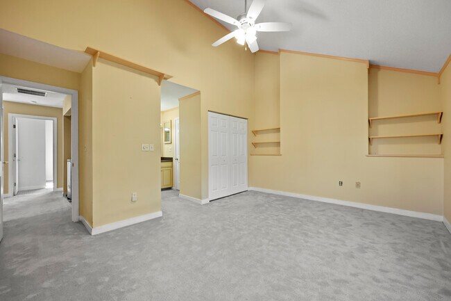 Building Photo - 27 Farmington Chase Crescent