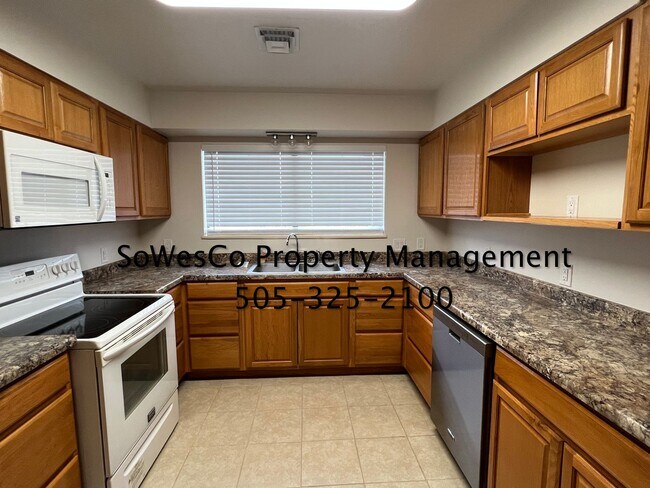 Building Photo - Beautifully Remodeled Large Home in Aztec