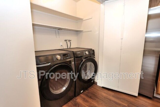 Building Photo - 8128 Sunrise E Way