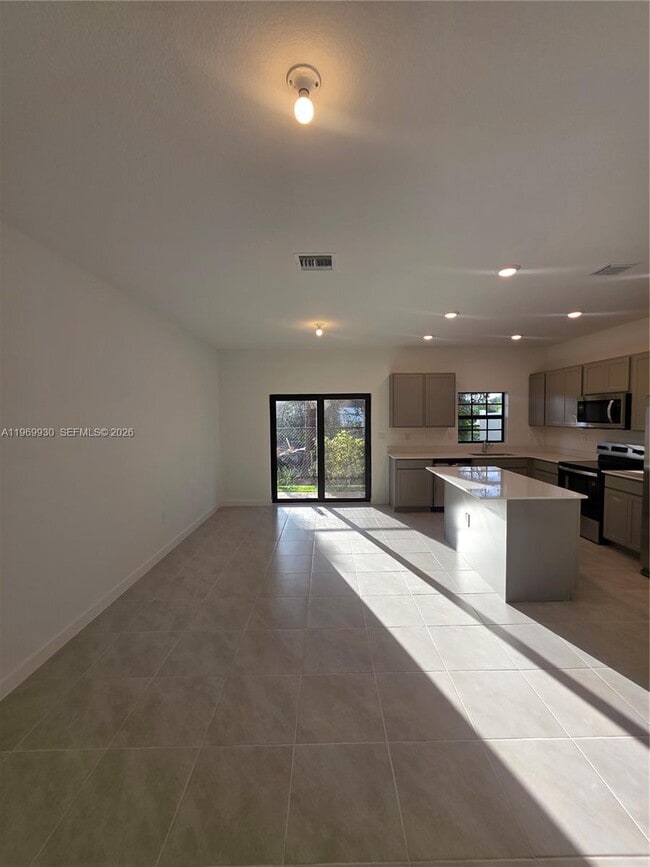 Building Photo - 1114 SW 9th Ave