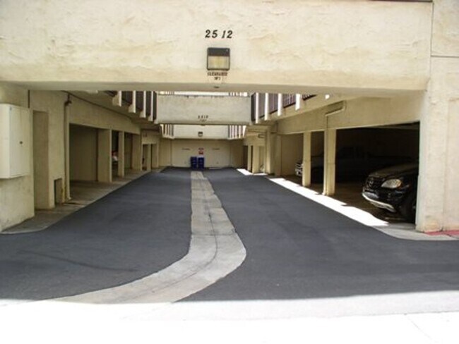 Building Photo - Mission Bay 2 Bed 2 Bath Condo with covered parking
