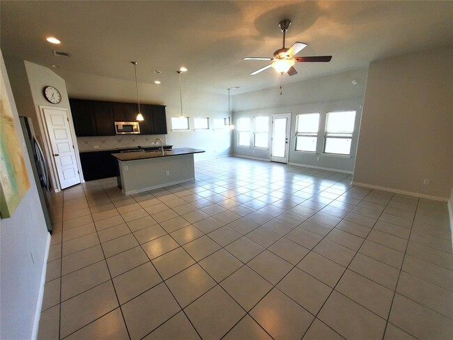 Building Photo - 807 Farmhouse Dr