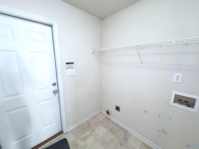 Building Photo - 120 Clover Ridge Dr