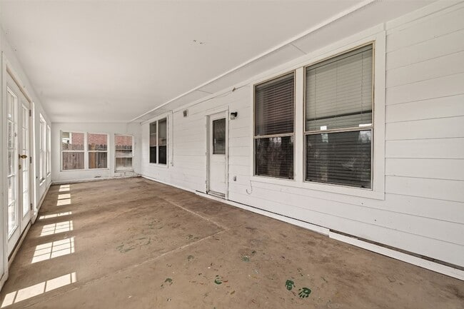 Building Photo - 13915 Maleewan Ln