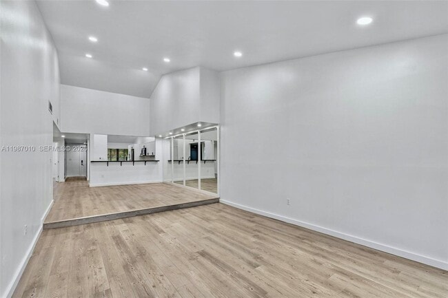 Building Photo - 518 NE 199th Ln