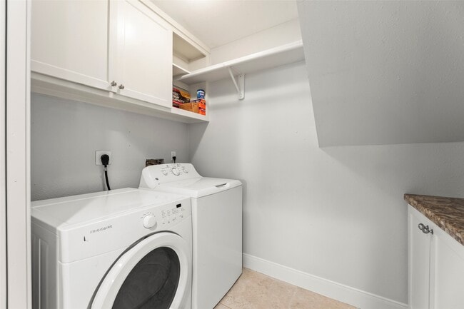 Building Photo - 14115 River Forest Dr