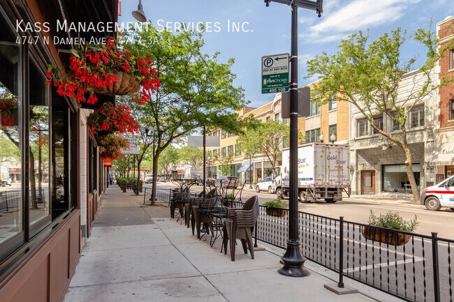Building Photo - 4747 N Damen Ave