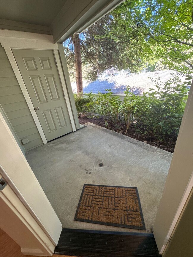 Building Photo - Beautiful 1 Bedroom 1 Bath Condo Located i...