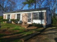 Building Photo - Remodeled 3 Bedroom Home in Boulevard Neighborhood