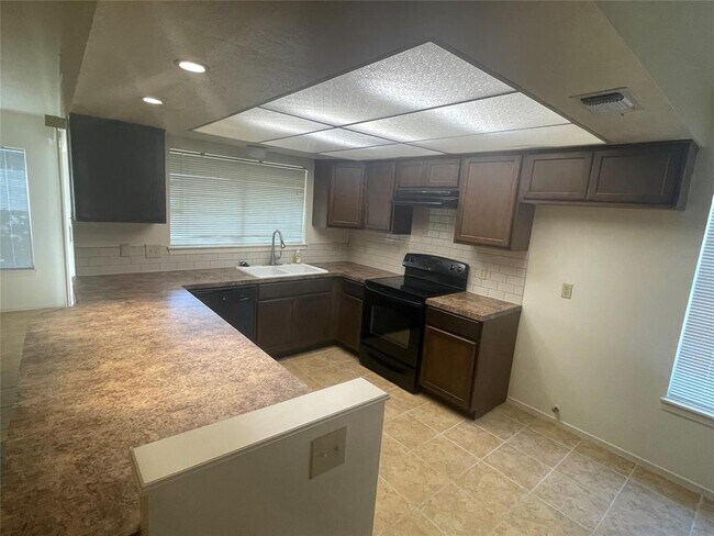 Building Photo - 16502 Lonesome Quail Dr