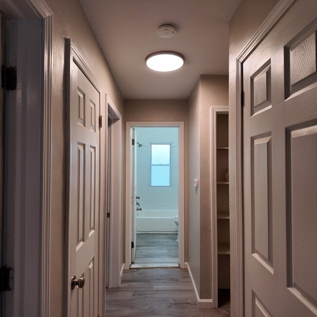 Building Photo - 9277 Vaughan St