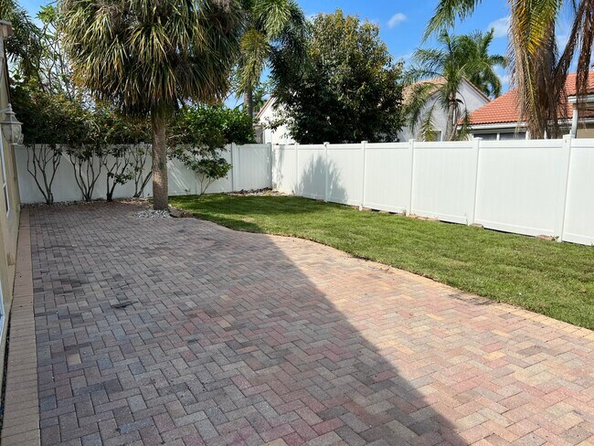 Building Photo - 1073 Siena Oaks Cir E
