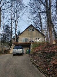 Building Photo - 4 Oak Moss Ct