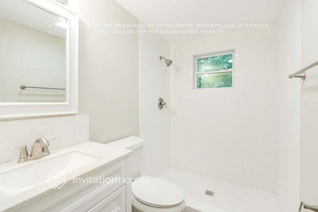 Building Photo - 15740 Sea Pines Dr