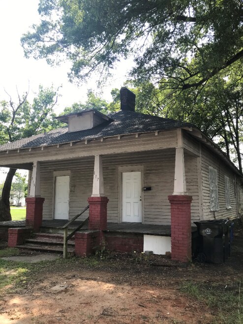 Building Photo - 117 E McNeely Ave
