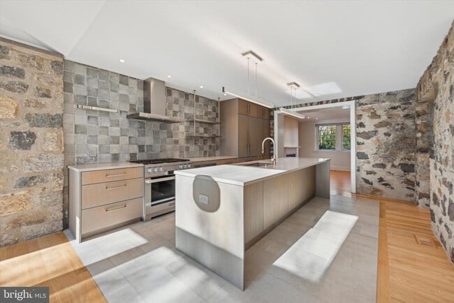 Building Photo - 767 Newtown Rd