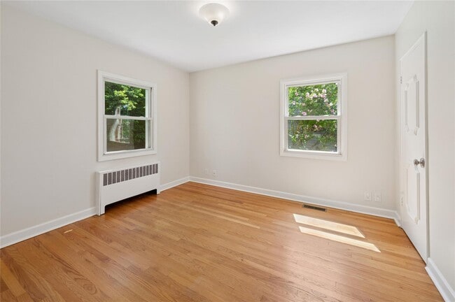 Building Photo - 119 Soundview Ave