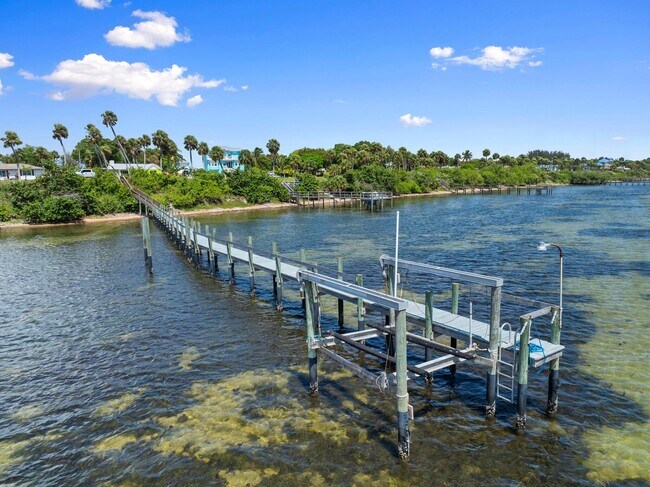 Building Photo - 5203 S Indian River Dr