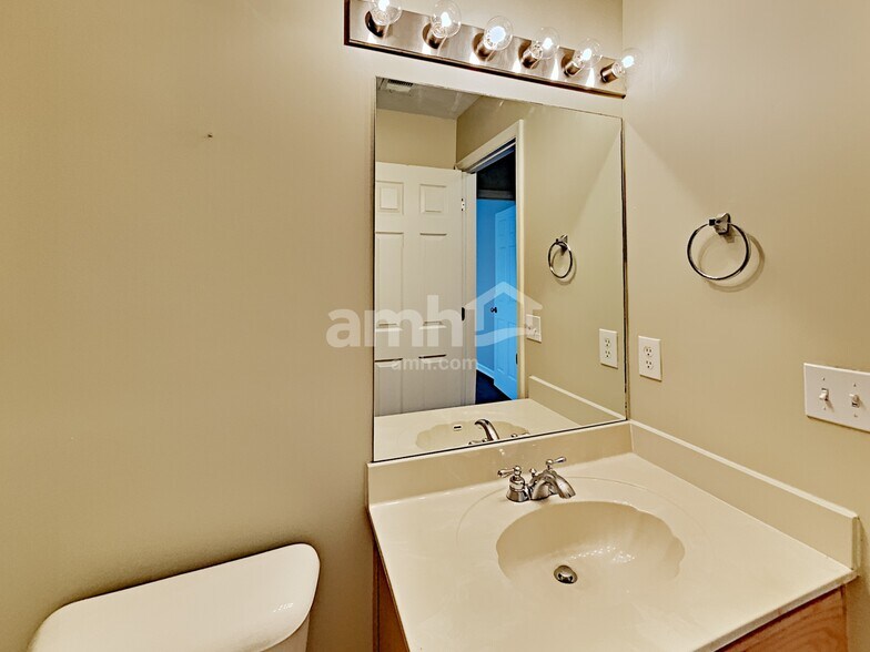 Building Photo - 7409 Campton Rd