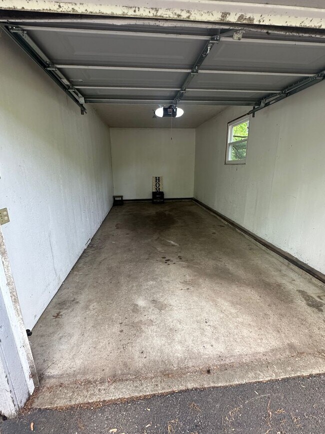 Building Photo - 2BD Duplex Jackson Township - Canton