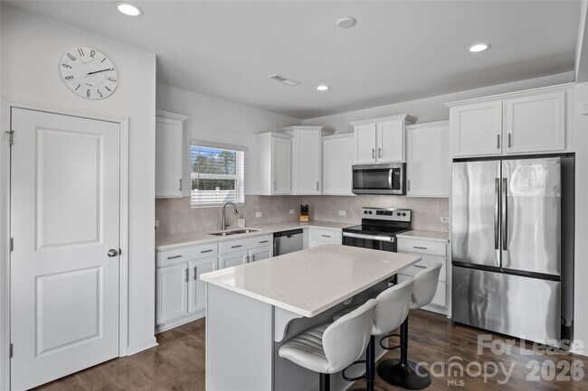 Building Photo - 2502 Waverly Dr