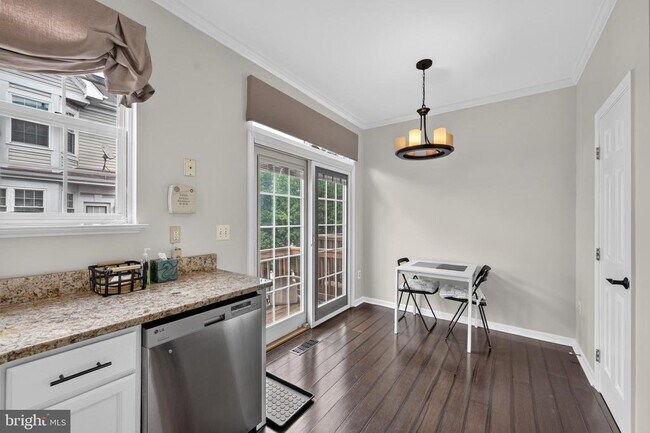 Building Photo - 932 Harrison Cir