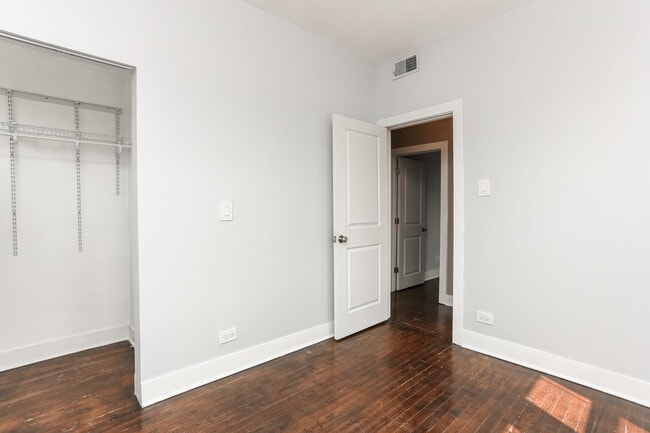 Building Photo - 2647 W Potomac Ave