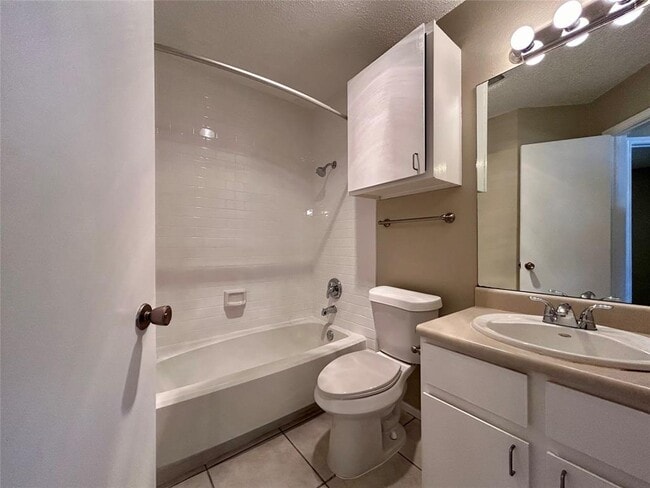 Building Photo - 1908 Rainy Meadows Dr