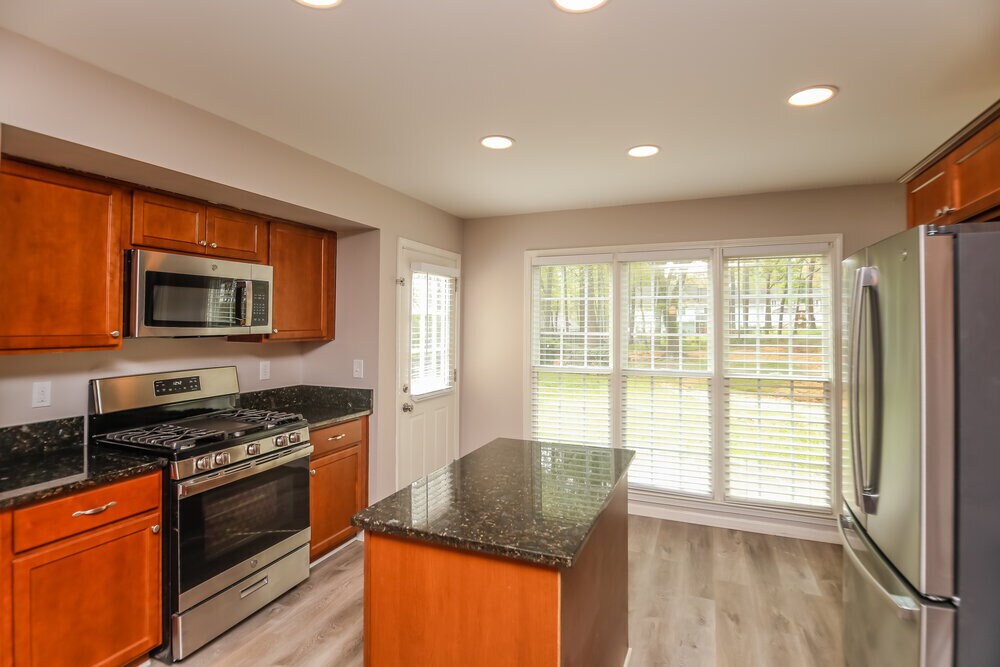 Building Photo - 1183 Crestbrook Dr