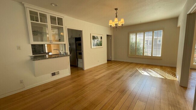 Building Photo - 2962 Gibbons Dr
