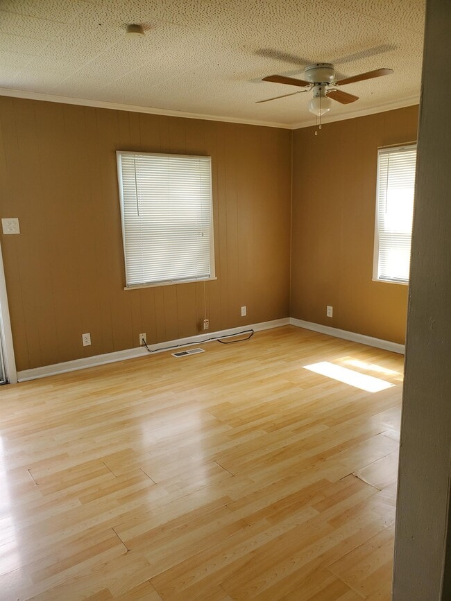 Building Photo - 6040 Cascade Dr