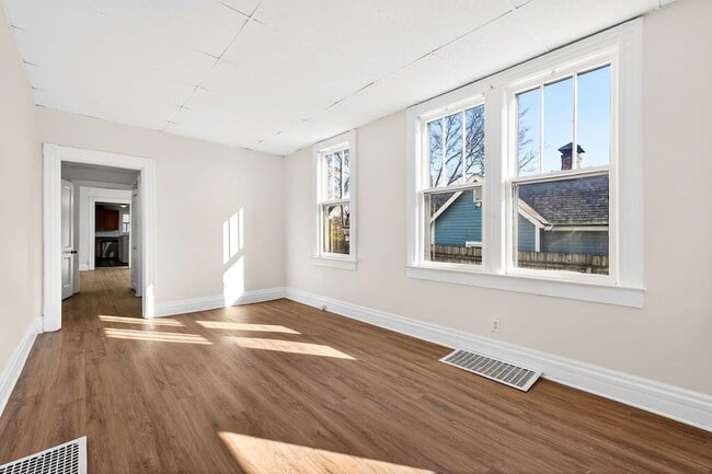 Building Photo - 908 Gilmore Ave