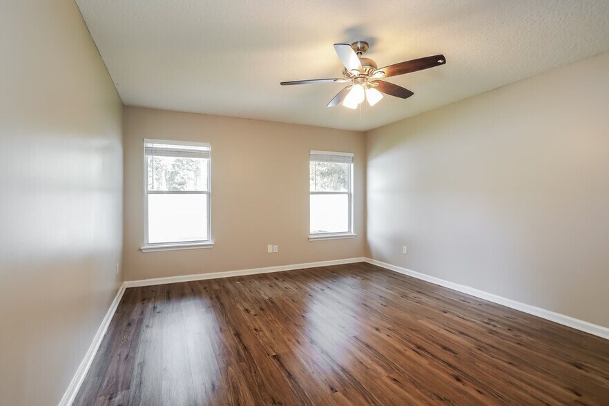 Building Photo - 3812 Juliet Leia Cir W