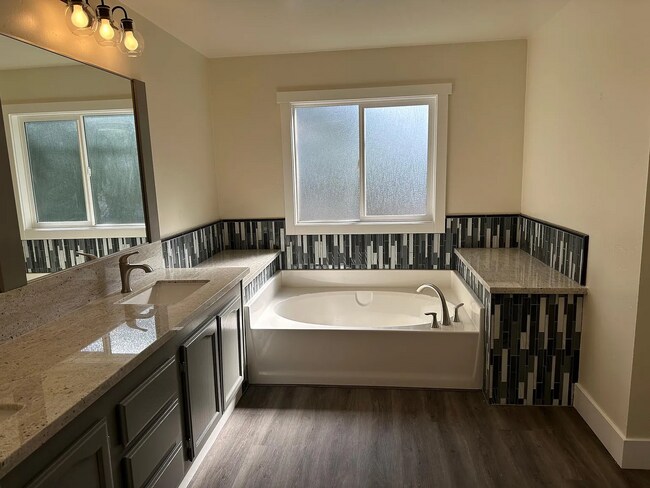 Building Photo - Modern Auburn Retreat—Fully Renovated 3BR ...