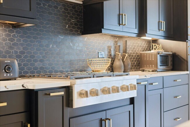 Building Photo - Luxury Home w/ Pool, Outdoor Kitchen, Car Lift, & Water View In Parrish!