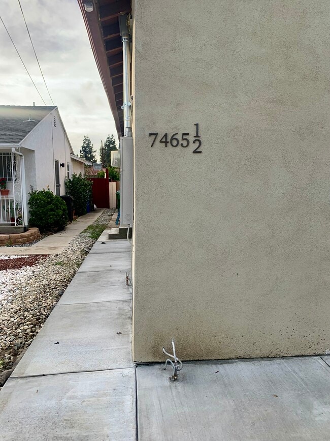 Separate side entrance - 7465 Garden Grove Ave