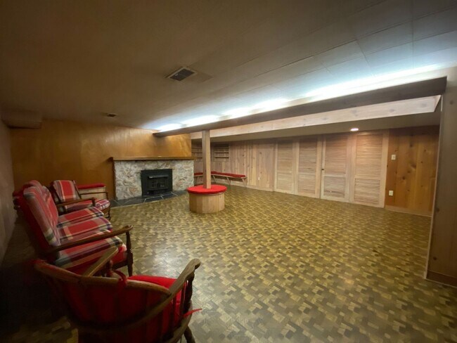 Building Photo - Spacious Ranch in Elm Grove!