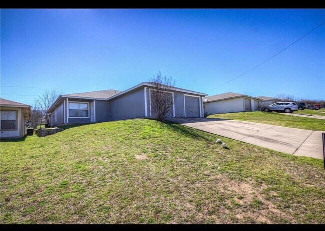 Building Photo - 8115 Marydean Ave
