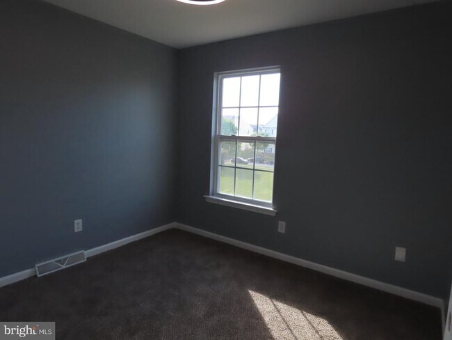 Building Photo - 104 E Sheldrake Cir