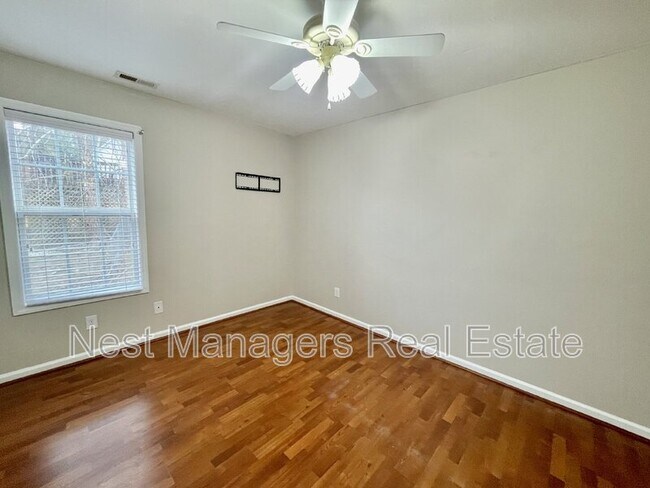 Building Photo - 490 Greywalls Ct