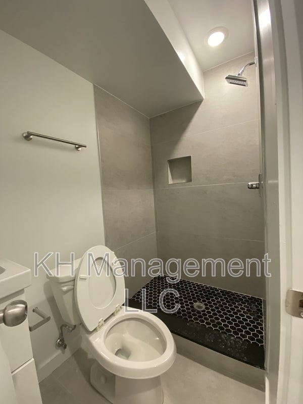 Building Photo - 976 N 45th St