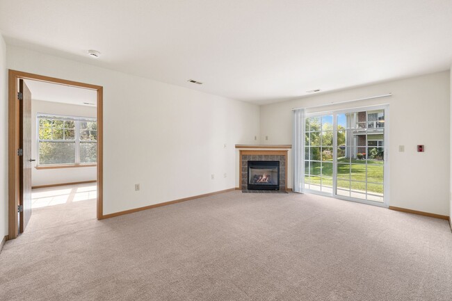 Building Photo - Condo Style Upper 2 bedroom 2 bathroom Apartment Available