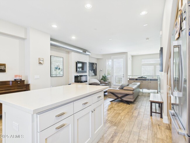 Building Photo - 4816 N Woodmere Fairway